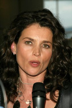 Julia ormond 'gözetim' los angeles galasında. dönüm noktası, los angeles, ca. 06-15-09