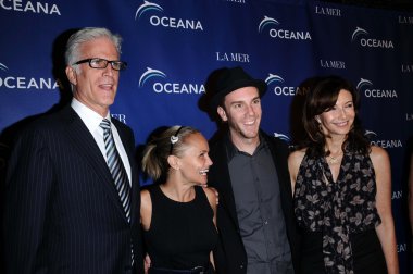 ted Danson ve kristin chenoweth charlie ile mcdowell ve mary steenburgen