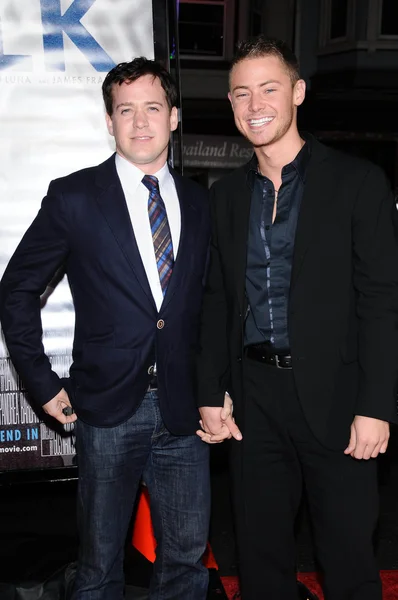 T.r. knight och mark cornelsen — Stockfoto