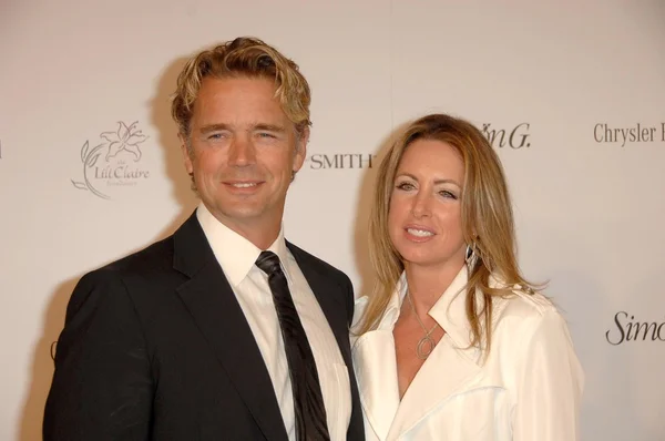 John Schneider y su esposa Elly —  Fotos de Stock