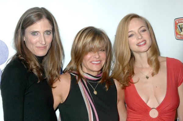 Nicole Miller Maloney con Lisa Hancock y Heather Graham —  Fotos de Stock