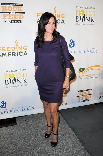 Courteney Cox at the 'Rock A Little, Feed A Lot' Benefit Concert. Club Nokia, Los Angeles, CA. 09-29-09 — Stock Photo, Image