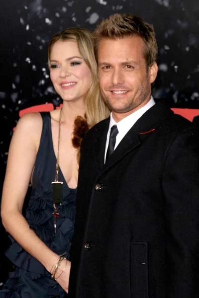 Jacinda Barrett and Gabriel Macht — Stock Photo, Image