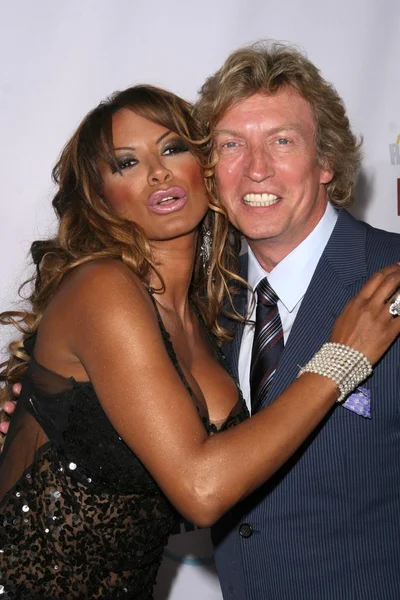 Traci Bingham e Nigel Lythgoe — Fotografia de Stock