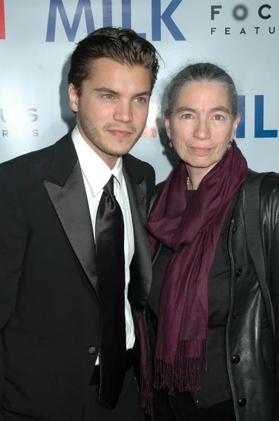 Emile Hirsch e a mãe Margaret — Fotografia de Stock
