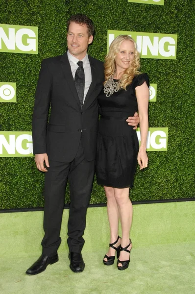 James Tupper e Anne Heche no Los Angeles Premiere da série 'Hung'. Teatro Paramount, Hollywood, CA. 06-24-09 — Fotografia de Stock