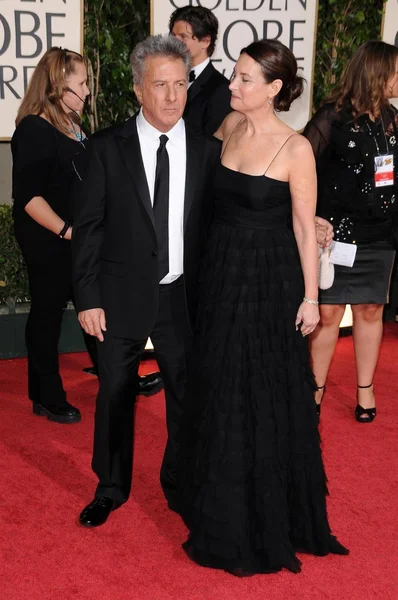 Dustin Hoffman and Lisa Hoffman at the 66th Annual Golden Globe Awards. Beverly Hilton Hotel, Beverly Hills, CA. 01-11-09 — Stockfoto