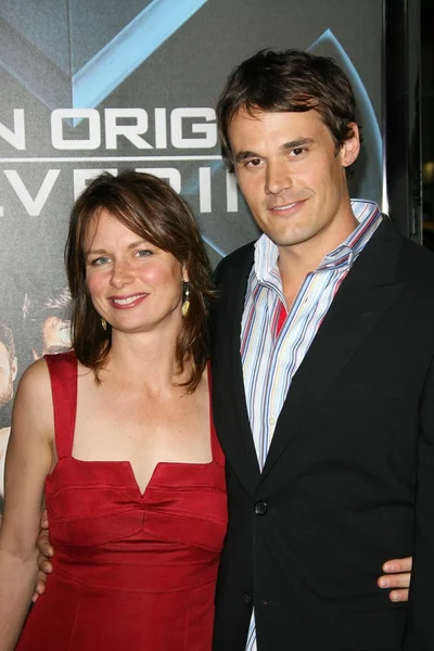 Mary Lynn Rajskub and Matthew Rolph at the Industry Screening of 'X-Men Origins Wolverine'. Grauman's Chinese Theater, Hollywood, CA. 04-28-09 — Stock Photo, Image