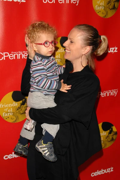 Elaine Klimaszewski and son — Stock Photo, Image