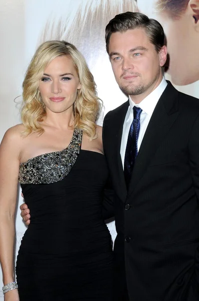 Kate Winslet and Leonardo DiCaprio at the World Premiere of Revolutionary Road. Mann Village Theater, Westwood, CA. 12-15-08 — Stock Photo, Image