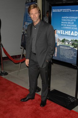 Aaron eckhart sarıklı los angeles galasında. Arclight hollywood, hollywood, ca. 09-03-08 sarıklı los angeles galasında. Arclight hollywood, ca. 09-03-08