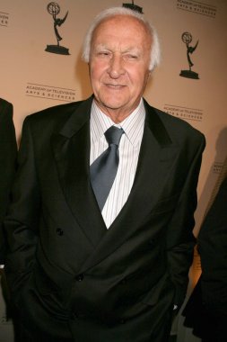 Robert Loggia