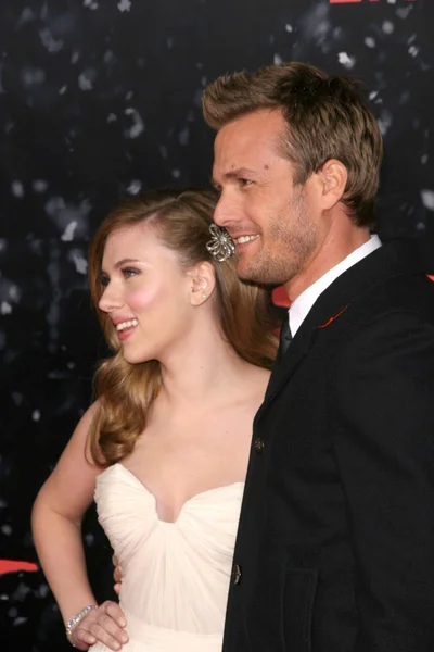 Scarlett johansson und gabriel macht — Stockfoto