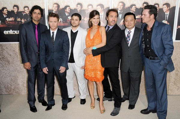 Besetzung von "Entourage" bei der Los-Engel-Premiere von "Entourage" Staffel sechs. Paramount Theater, Hollywood, ca. 09-07-09 — Stockfoto