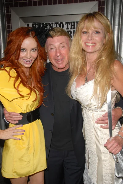 Phoebe Price com Larry Cohen e Laurene Landon no Los Angeles Charity Benefit Premiere de 'Bad Cop'. Fairfax Cinemas, West Hollywood, CA. 07-09-09 — Fotografia de Stock