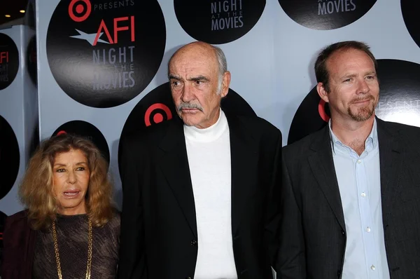 Micheline Roquebrune with Sean Connery and Jason Connery — Stockfoto