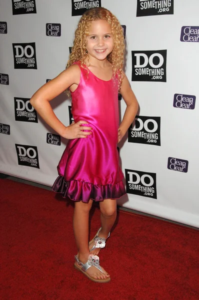 Isabella Acres em DoSomething.org 's' The Power of Youth 'Gala. Madame Tussauds, Hollywood, CA. 08-08-09 — Fotografia de Stock