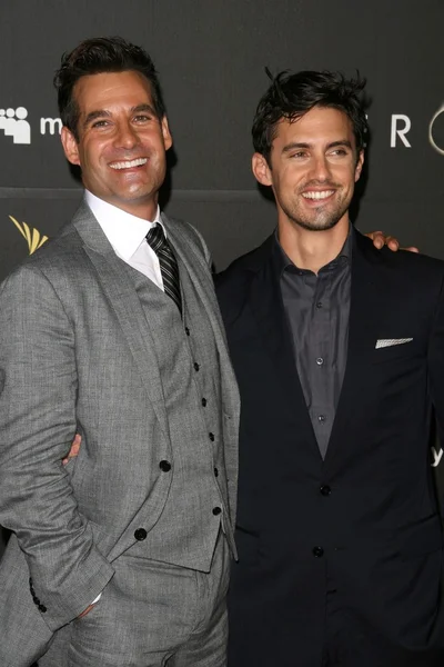 Adrian Pasdar and Milo Ventimiglia at Heroes Countdown to the Premiere Party. Edison Lounge Downtown, Los Angeles, CA. 09-07-08 — Stock Photo, Image