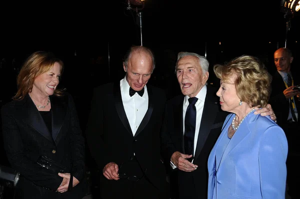 Amy Madigan, Ed Harris, Anne Douglas, Kirk Douglas — Zdjęcie stockowe