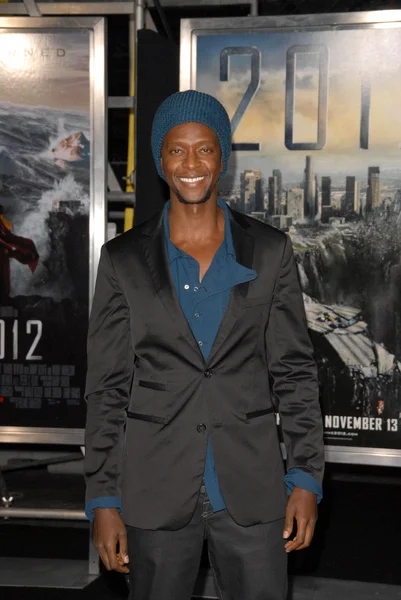 Edi Gathegi på premiären av ' 2012, "Regent Cinemas L.A. live, Los Angeles, ca. 11-3-09 — Stockfoto