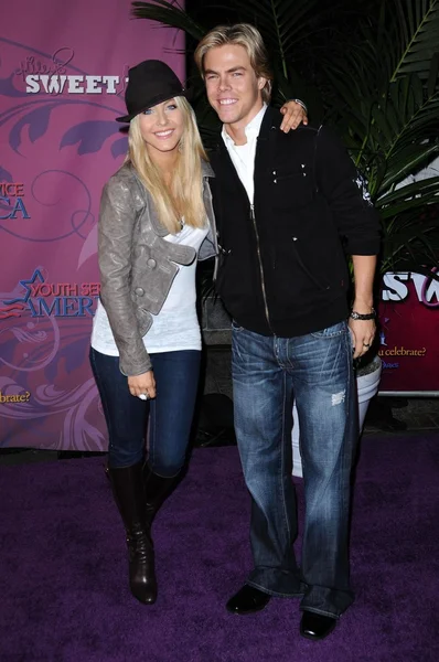 Julianne Hough and Derek Hough — Stock Photo, Image