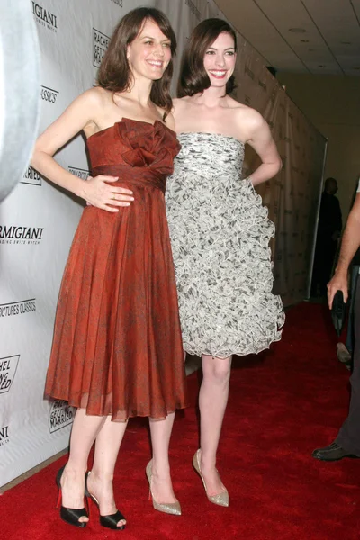 Rosemarie DeWitt et Anne Hathaway — Photo