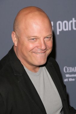 Michael Chiklis