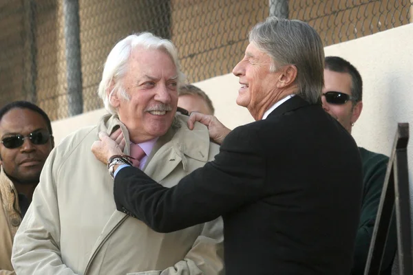 Joel Schumacher y Donald Sutherland — Foto de Stock