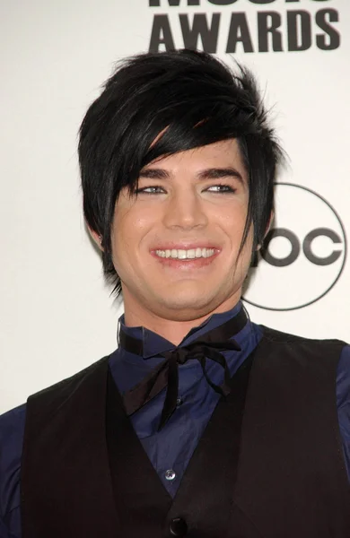 Adam lambert w amerykańskiej muzyki 2009 nagrody ogłoszenia nominacji. beverly hills hotel, beverly hills, ca. 10-13-09 — Zdjęcie stockowe