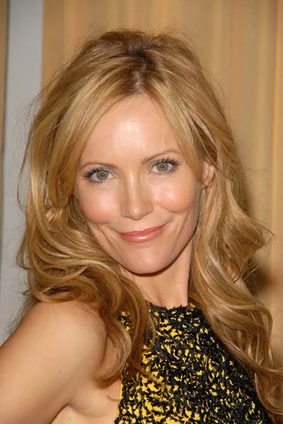 Leslie Mann at the Fulfillment Fund Annual Stars 2009 Benefit Gala,, Beverly Hills Hotel, Beverly Hills, CA. 10-26-09 — Stock Photo, Image