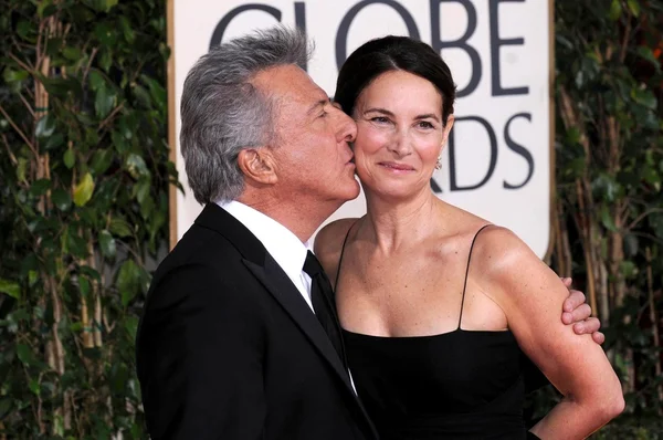 Dustin Hoffman and Lisa Hoffman at the 66th Annual Golden Globe Awards. Beverly Hilton Hotel, Beverly Hills, CA. 01-11-09 — Stok fotoğraf