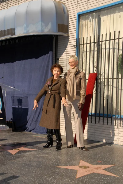 Leslie Caron e Patricia Kelly na cerimônia de premiação de Leslie Caron na Calçada da Fama de Hollywood, Hollywood, CA. 12-08-09 — Fotografia de Stock