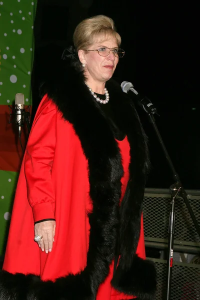 Mayor Nancy Krasne at the 2009 UNICEF Snowflake Lighting Ceremony In Beverly Hills, Rodeo Drive & Wilshire Boulevard, Beverly Hills, CA. 11-21-09 — Stock Photo, Image