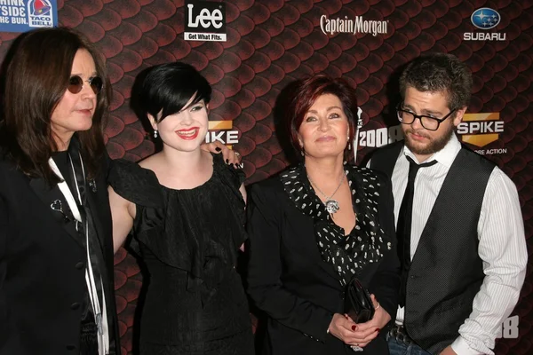 Ozzy Osbourne en Kelly Osbourne met Sharon Osbourne en Jack Osbourne op Spike TV 'Scream 2008'. Grieks theater, Hollywood, Ca. 10-18-08 — Stockfoto