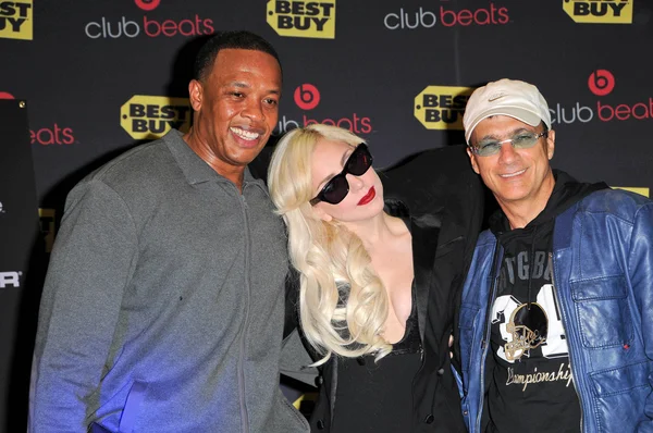 Dr. Dre, Lady Gaga and Jimmy Iovine at a signing for the CD "The Fame Monster," Best Buy, Los Angeles, CA. 11-23-09 — Stock Photo, Image