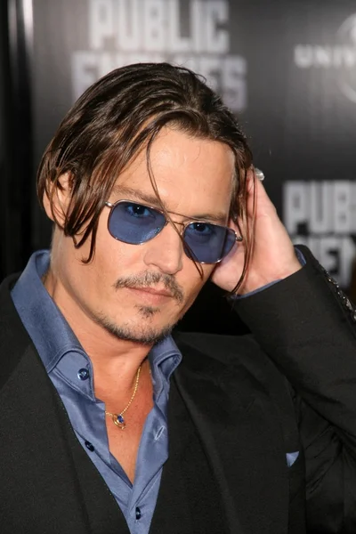 Johnny depp på los angeles premiären av "public enemies". Mann village, westwood, ca. 06-23-09 — Stockfoto