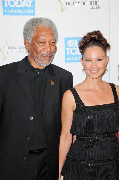 Morgan freeman och ashley judd i usa idag hollywood hjälte galan hedra ashley judd, montage Hotell, beverly hills, ca. 11-10-09 — Stockfoto