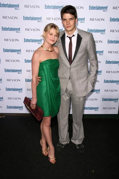 Emilie de Ravin e Josh Janowicz na sexta festa anual pré-Emmy da Entertainment Weekly. Correios de Beverly Hills, Beverly Hills, CA. 09-20-08 — Fotografia de Stock