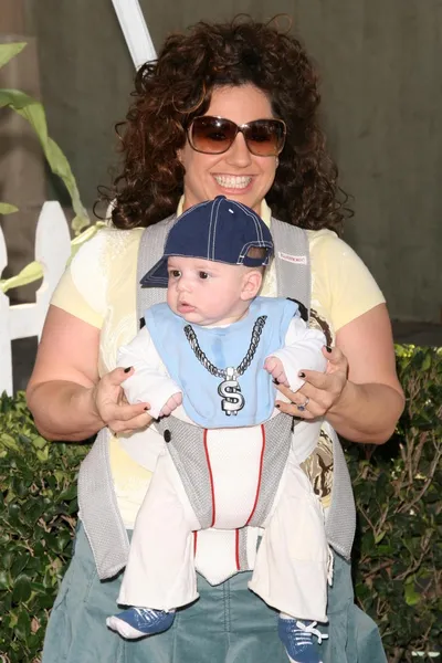 Marissa Jaret Winokur and son Zev — Stock Photo, Image