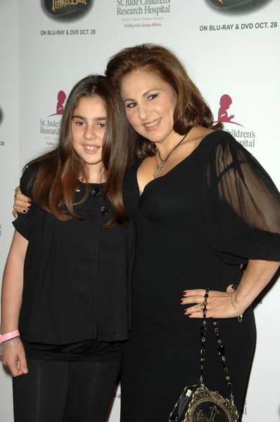 Kathy najimy och dotter samia — Stockfoto