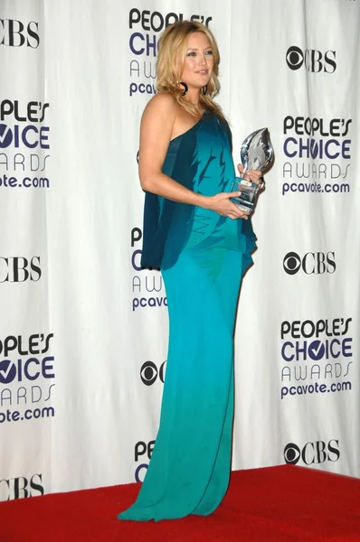 Kate Hudson en la sala de prensa en los 35º Premios Anuales de Elección. Shrine Auditorium, Los Ángeles, CA. 01-07-09 — Foto de Stock