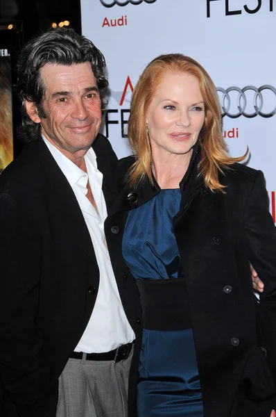 Alan Rosenberg and Marg Helgenberger at the AFI Fest Screening of The Road, Chinese Theater, Hollywood, CA. 11-04-09 — Stock Photo, Image