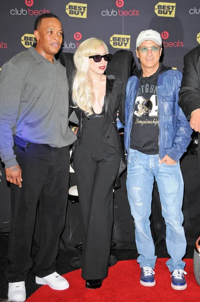 Dr. Dre, Lady Gaga and Jimmy Iovine at a signing for the CD "The Fame Monster," Best Buy, Los Angeles, CA. 11-23-09 — Stock Photo, Image