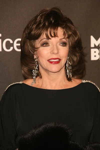 Joan collins na montblanc "podpis k dobrému" charity gala. Paramount studios v los angeles, ca. 02-20-09 — Stock fotografie