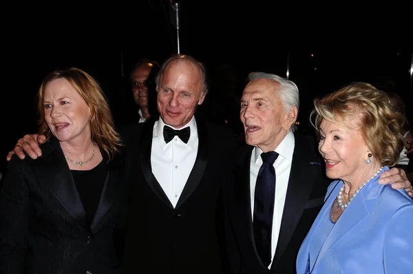 Amy Madigan, Ed Harris, Anne Douglas, Kirk Douglas — Stock Photo, Image