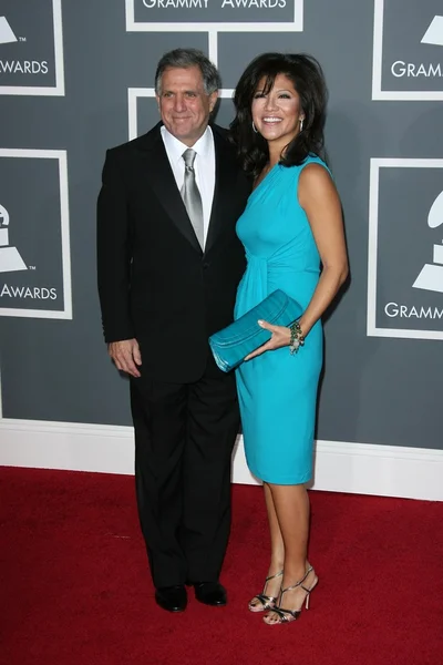 Leslie Moonves a Julie Chen 51 roční Grammy Awards. Staples Center, Los Angeles, Ca. 02-08-09 — Stock fotografie