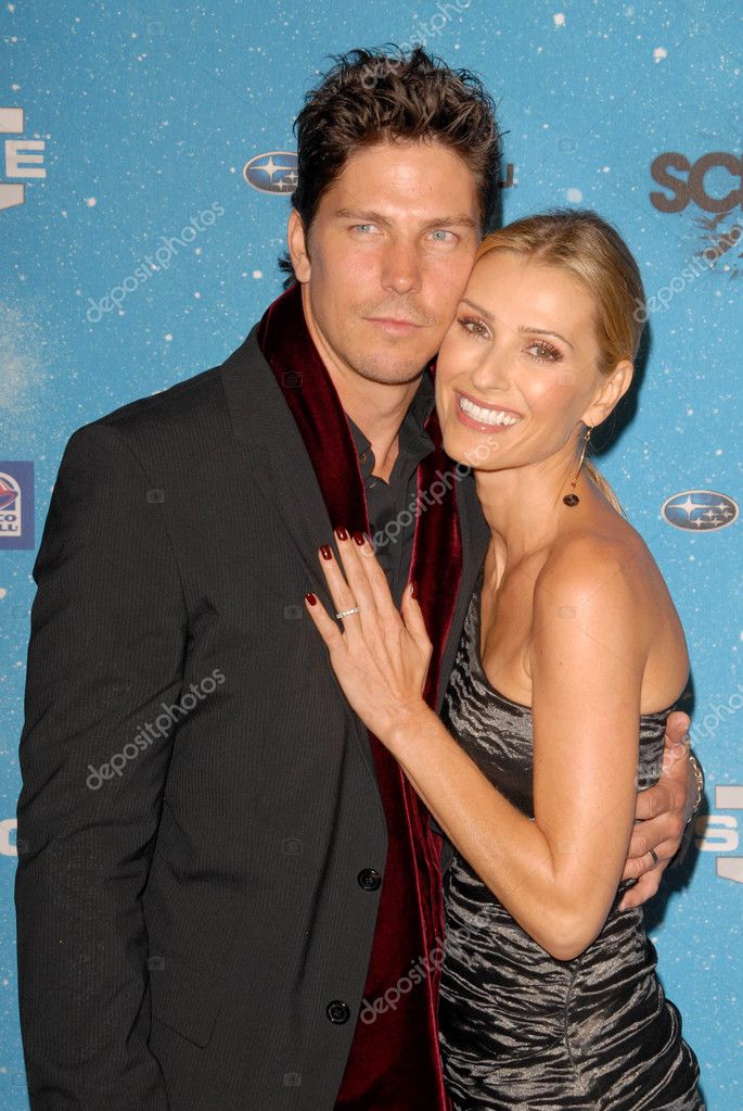 Michael Trucco and Sandra Hess at Spike TV's 'Scream 2009!'. Greek Theatre, Los Angeles, CA. 10