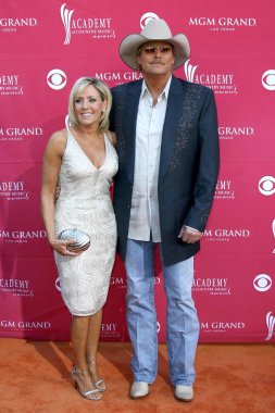 alan jackson ve karısı denise 44 yıllık Akademi country müzik ödülleri. MGM grand Bahçe arena, las vegas, nv. 04-05-09