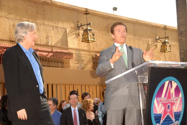 James Cameron and Arnold Schwarzenegger at the induction ceremony for James Cameron into the Hollywood Walk of Fame, Hollywood Blvd, Hollywood, CA. 12-18-09 — Stok fotoğraf