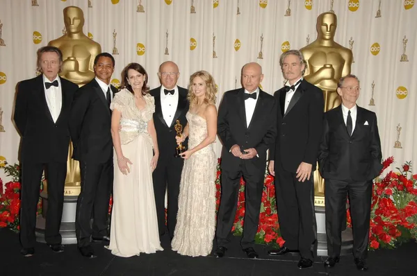 Christopher Walken, Cuba Gooding Jr, Alan Arkin, Kevin Klein and the Ledger Family in the Press Room at the 81st Annual Academy Awards. Kodak Theatre, Hollywood, CA. 02-22-09 — 图库照片